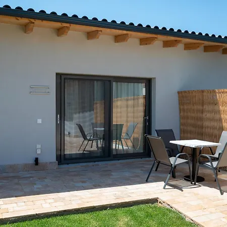 Paradise Apartments Artemida Exterior photo